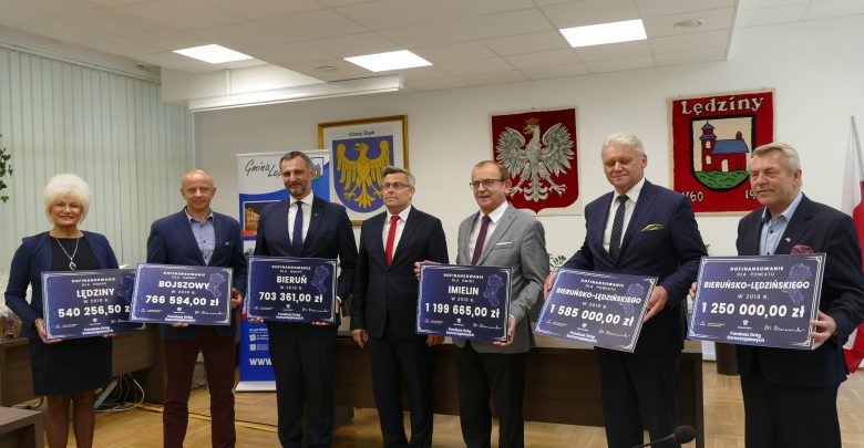 Śląskie: Kolejne 40 mln zł na drogi! Samorządy dostały właśnie pieniądze