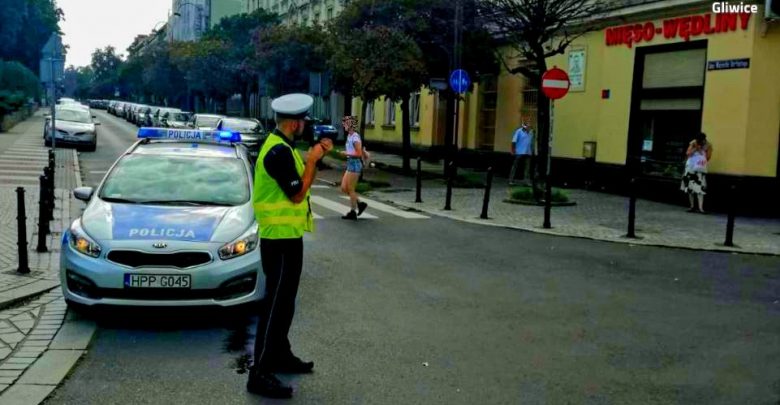 Zakaz ruchu? I co z tego! Kierowcy kontra policja na woonerfie Siemińskiego w Gliwicach