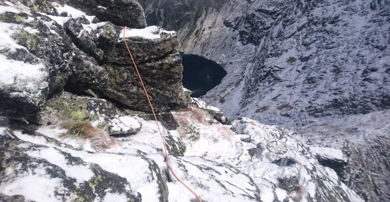 Trudne warunki w Tatrach. Szlaki są ośnieżone i oblodzone