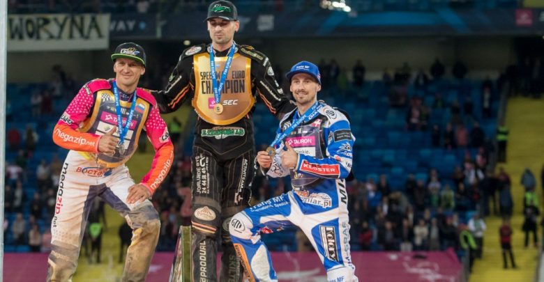 Mikkel Michelsen mistrzem Europy w żużlu oraz najlepszym zawodnikiem wyścigu w Chorzowie. Duńskiemu sportowcowi puchar wręczył Jakub Chełstowski marszałek województwa śląskiego