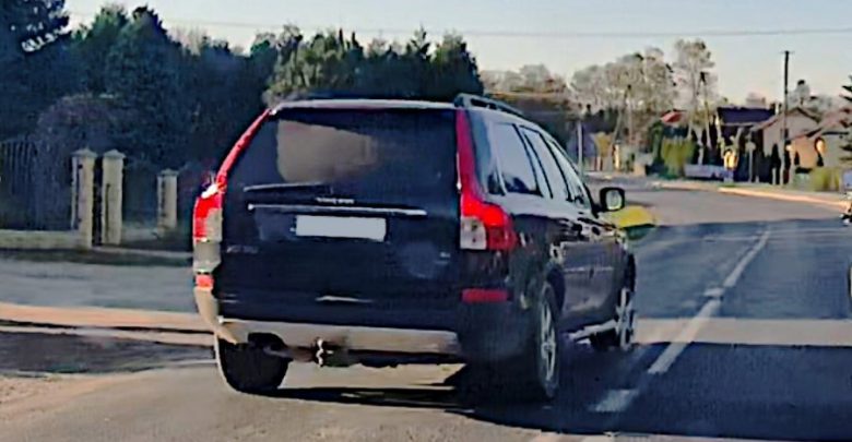 Jechała bez przedniej opony, do tego była kompletnie pijana (fot.policja.pl)