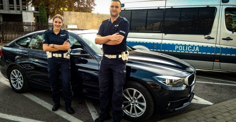 5-latek odgryzł sobie język podczas zabawy. Do szpitala eskortowali go policjanci (fot. KMP Białystok)