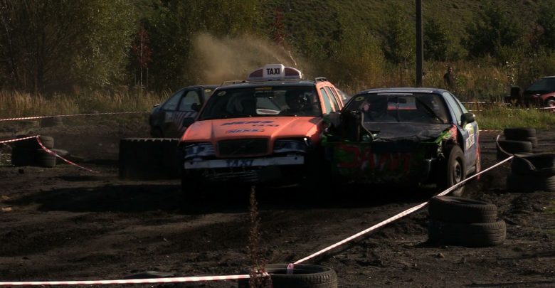 Rozwalić auto w szczytnym celu? To możliwe tylko na Wrak Race Silesia!