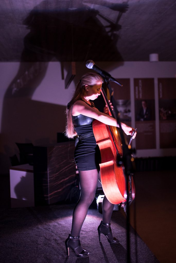 Marta Sitek - wiolonczelistka , członkini zespołu Need For Strings (fot. Karolina Palarska)
