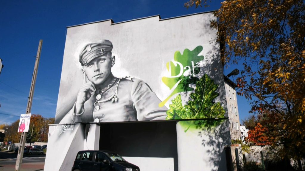 Zupełnie innego rodzaju mural powstaje w Katowicach. Tu znani są autorzy zarówno tego muralu, jak i jego następcy. Powstaniec śląski zastąpił kontrowersyjną postać z głową krowy