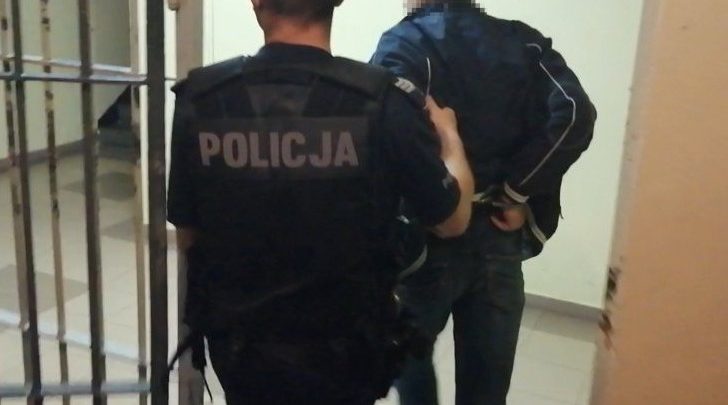Zabrze: Zamknął je w swoim mieszkaniu i zaatakował nogą od stołu. Napaść na pracownice MOPR (fot.KMP Zabrze)