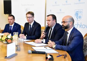 W Świętochłowicach podpisano porozumienie pomiędzy Województwem Śląskim, miastem Świętochłowice a Katowicką Specjalną Strefą Ekonomiczną S.A. (fot.slaskie.pl)