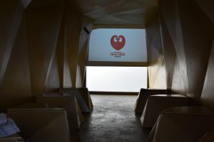 Na placu przy Teatrze Śląskim w Katowicach zainaugurowano wystawę mobilną Ex Silesia Lux (fot.slaskie.pl)