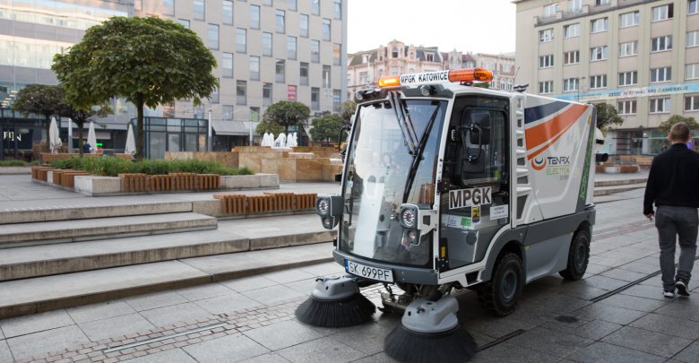 Katowice: Pierwsza elektryczna zamiatarka wyjechała na ulice miasta (fot. UM Katowice)