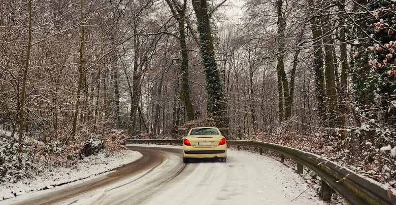 Nie czekaj na pierwszy śnieg! Czas zmienić opony (fot.poglądowe/www.pixabay.com)