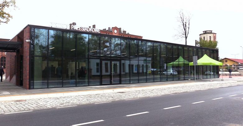 Od dziś mieszkańcy powiatu pszczyńskiego mogą korzystać z centrum przesiadkowego. Codziennie będzie tu przyjeżdżać autobusy, które wykonają 170 kursów