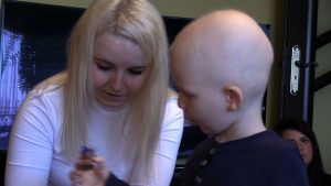 -To jest to najgorsze studium, ale walczymy - od 8 lipca jesteśmy cały czas pod cyklem chemioterapii – tak że staramy się bardzo walczyć - mówi Aleksandra Michalak, mama Kubusia