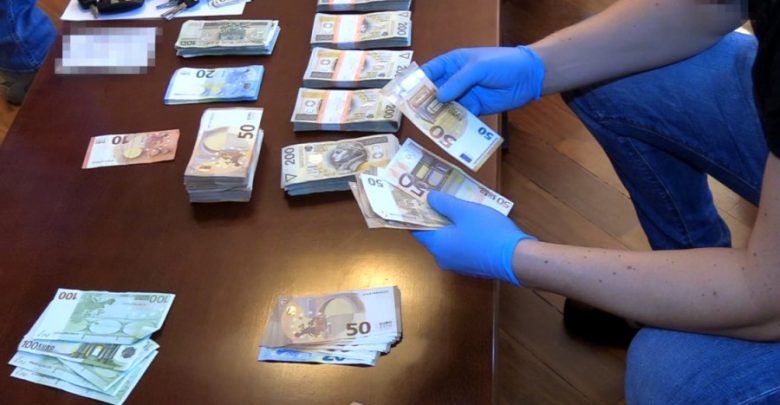 Wysyłali Polki do Francji na tzw. tournee. Tam musiały "oddawać się" za pieniądze. CBŚP rozbiło grupę przestępczą (fot.policja.pl)