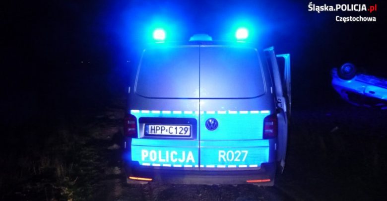 Śląskie: Po narkotykach i łamiąc wszelkie możliwe przepisy! Kierowca nawet w samochodzie którym dachował miał narkotyki!