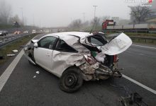 Śmiertelny wypadek na A4 w Katowicach. Są ZDJĘCIA z miejsca tragicznego wypadku. Z osobówki mało co zostało! (fot.KWP Katowice)