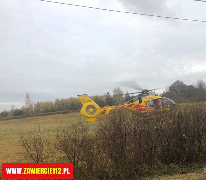Koszmarny wypadek w Zawierciu! Osobowy Seat na łuku drogi wyleciał z zakrętu i zderzył się z ciężarówką. Wszystkie 3 młode osoby jadące Seatem nie żyją! (fot. https://www.facebook.com/Zawiercie112)