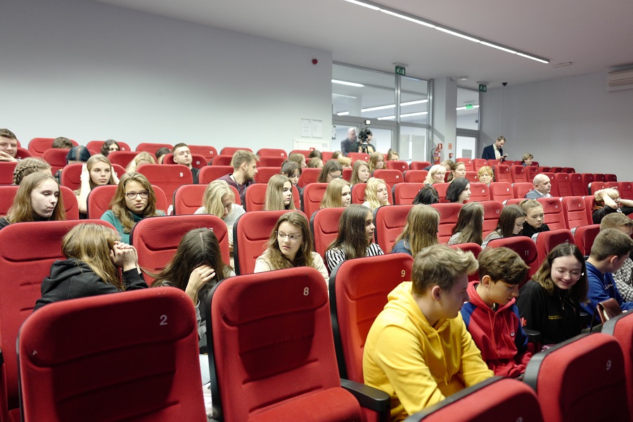 Tylko fakty, zero mitów! Konferencja o SIECI 5G w Wyższej Szkole Technicznej w Katowicach