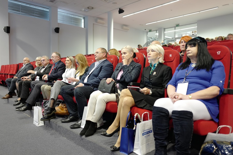 Tylko fakty, zero mitów! Konferencja o SIECI 5G w Wyższej Szkole Technicznej w Katowicach