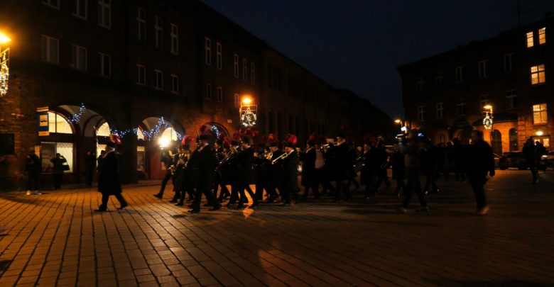 Barbórkowe obchody niestety z roku na rok na Śląsku i w Zagłębiu coraz skromniejsze. Ale Nikiszowiec to wciąż bastion górniczej tradycji