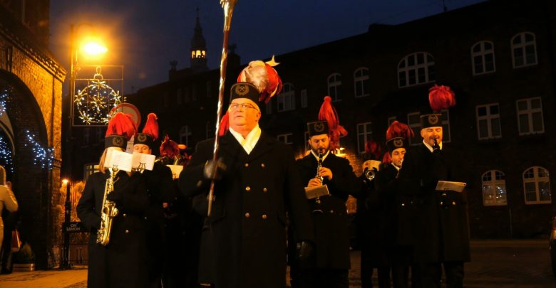 Barbórkowe obchody niestety z roku na rok na Śląsku i w Zagłębiu coraz skromniejsze. Ale Nikiszowiec to wciąż bastion górniczej tradycji