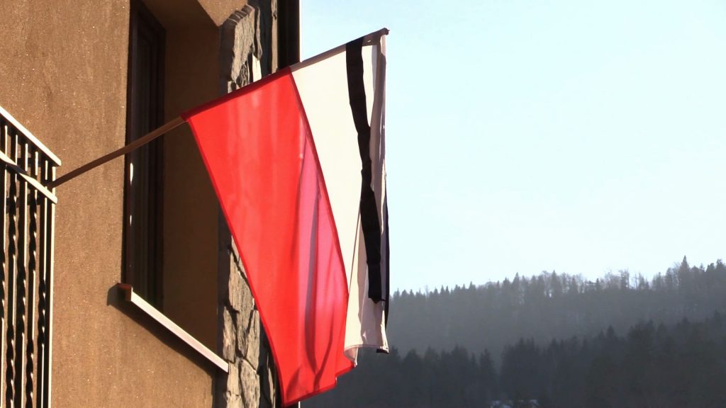 Dziś są tu znicze. Mieszkańcy Szczyrku nie mogą się otrząsnąć po tragedii do jakiej doszło w środę wieczorem