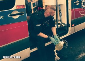 Mimo usilnych starań medyków życia młodych osób w wieku od 17 do 19 lat nie udało się uratować (fot.policja)