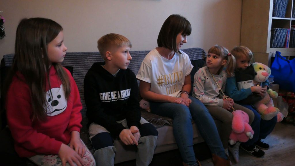....pamiętajcie, że wszyscy jesteśmy wyjątkowi, wspaniali i kolorowi nie tylko przez te prezenty, ale przez to co mamy w sobie - mówi Barbara Kukiełka z Fundacji TVS
