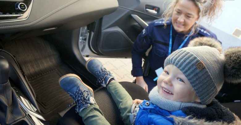 Policjanci z Rybnika spełnili marzenie 3-letniego Leosia (fot.Śląska Policja)