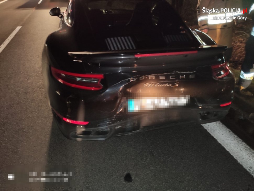 Śląskie: Kolizja warta ponad milion złotych! Bentley uderzył w Porsche! (fot.KPP tarnowskie Góry)