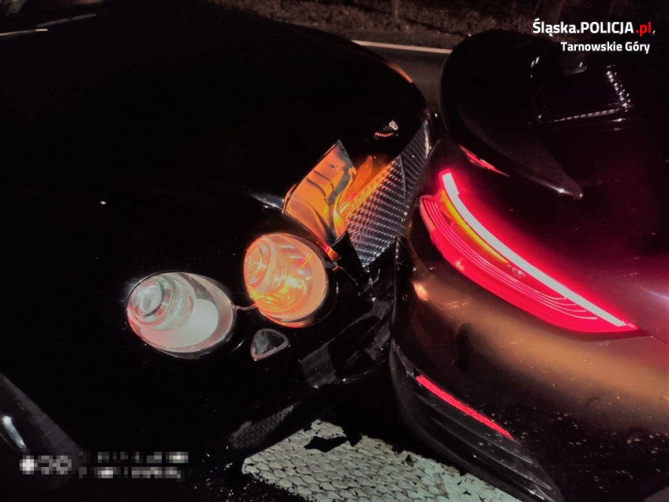 Śląskie: Kolizja warta ponad milion złotych! Bentley uderzył w Porsche! (fot.KPP tarnowskie Góry)