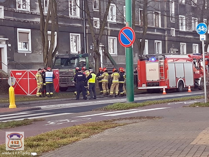 Śmiertelne w skutkach potrącenie w Tychach! Tragiczny wypadek miał miejsce przy ulicy Andersa w piątek, 20 grudnia (fot.www.112tychy.pl)