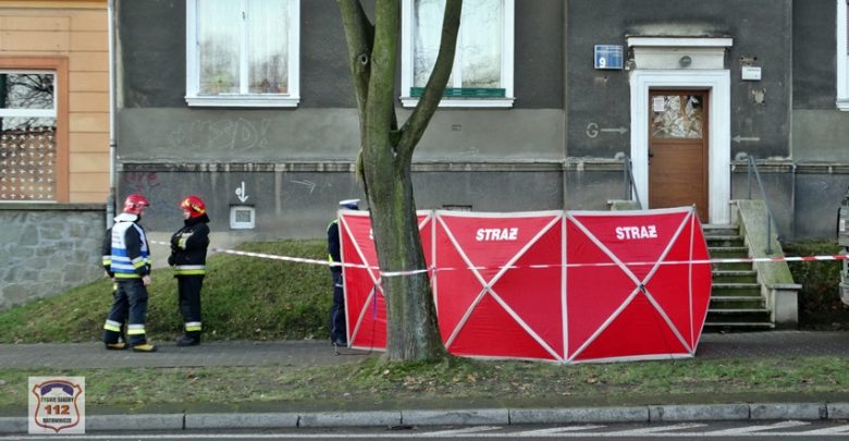 Śmiertelne w skutkach potrącenie w Tychach! Tragiczny wypadek miał miejsce przy ulicy Andersa w piątek, 20 grudnia (fot.www.112tychy.pl)
