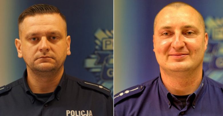 Śląskie: Uratowali desperata. Gdy weszli do garażu, mężczyzna już wisiał, ale policjanci przywrócili mu funkcje życiowe (fot.Śląska Policja)