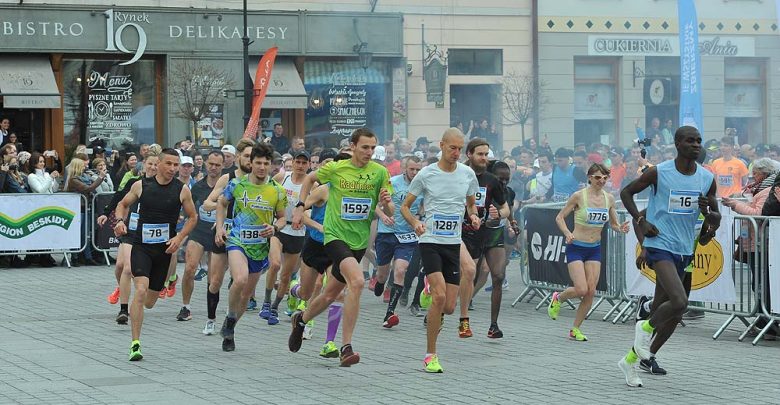 Start Półmaratonu Dookoła Jeziora Żywieckiego