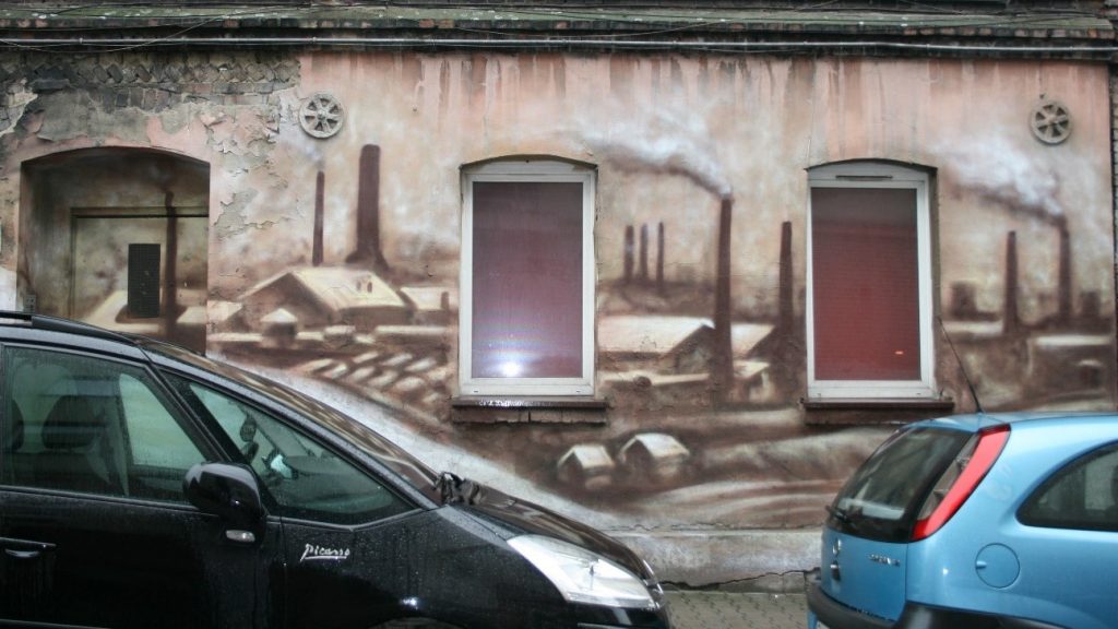 Ruch Chorzów w kosmosie i piłka rozwalająca familok. Niesamowite graffiti Ruchu w całym mieście! (fot.Ruch Chorzów)