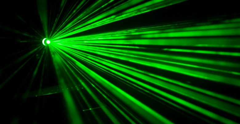 Młody mężczyzna oślepił policjantów laserem! Mają poparzenia oczu (fot.pixabay.com)