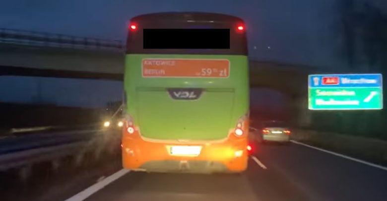 Są konsekwencje skandalicznego zachowania kierowcy rejsowego autokaru, który na autostradzie A4 blokował przejazd karetki na sygnale (fot.youtube.com/Bartolo071)