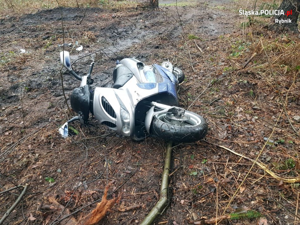 44 letni mieszkaniec Rybnika nie zatrzymał się do kontroli i uciekał przed Policją. Po schwytaniu i obezwładnieniu mężczyzny okazało się, że ma 2 promile alkoholu w wydychanym powietrzu. (fot. www.rybnik.slaska.policja.gov.pl)