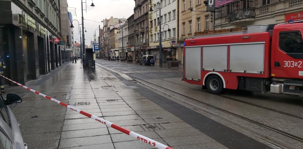 3 Maja w Katowicach jest zamknięta nie tylko dla ruchu samochodowego - nie kursują także tramwaje. (fot. Rafał Kulig)