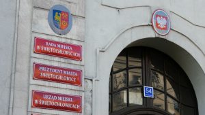Nie musimy, nie mówimy tutaj absolutnie o wyborach. W tej chwili celem nadrzędnym jest to, aby mieszkańcy mogli jasno wypowiedzieć się, czy chcą nadal kontynuowania polityki, która w Świętochłowicach ma miejsce, czy po prostu chcą zmian - mówi Dawid Kostempski były prezydent i radny Świętochłowic.
