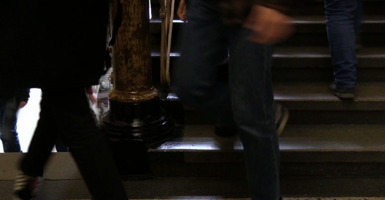 Epidemia koronawirusa: Zamknięte szkoły, żłobki, kina. Są już 33 przypadki SARS-CoV-2