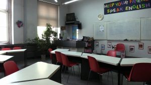Przez dwa najbliższe dni otwarte będą tylko przedszkola i szkoły podstawowe. Od razu po konferencji rządu szkoły zaczęły stosować się do zaleceń Ministerstwa Edukacji Narodowej