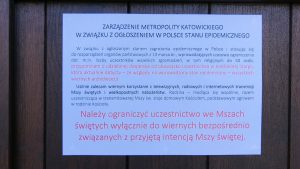 Katowice: Koronawirus opustoszył śląskie kościoły. Msze przy niemal pustych ławkach