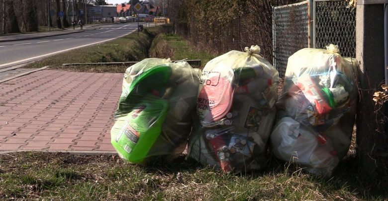 Śląskie: Przez koronawirusa zasypią nas góry śmieci? Bałagan jest coraz większy!