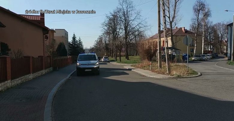 Śląskie: Zamknięta place zabaw, komunikaty przez megafon. Jak miasta walczą z koronawirusem?