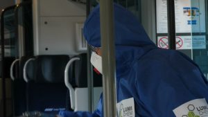 Koleje Śląskie: Tytanowa powłoka batem na koronawirus! Specjalne testy w wagonach