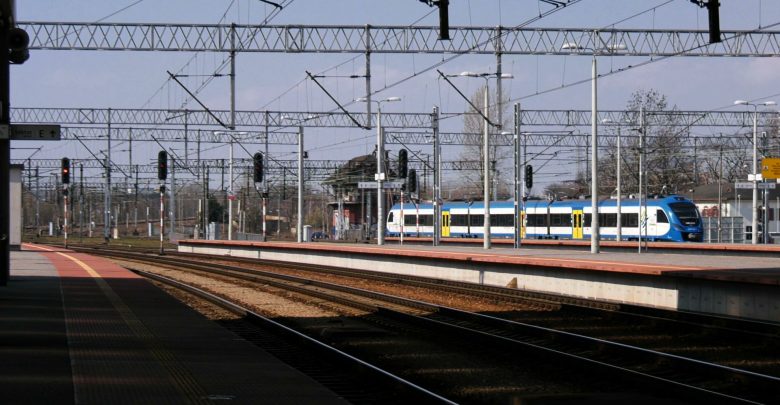 Koronawirus: Pasażerowie masowo oddają bilety na pociąg i autobus! Ile dostaną zwrotu?