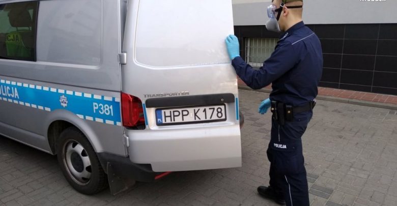 Podczas kontroli kwarantanny udawał, że jest kobietą (fot.Śląska Policja)