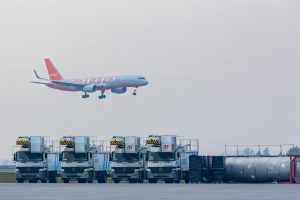 PKN Orlen daje 60 mln zł na walkę z koronawirusem. Do Polski przyleciał transport maseczek (fot.Daniel Obajtek facebook)