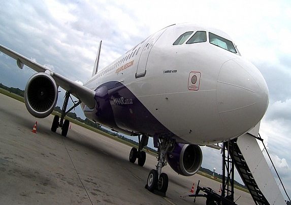Samolot nie poleciał przez koronawirusa? Zwrot pieniędzy za bilety o wiele szybciej!
